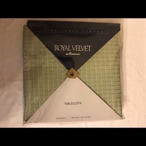 60x84 Royal Velvet Fieldcrest 60x84” tablecloth